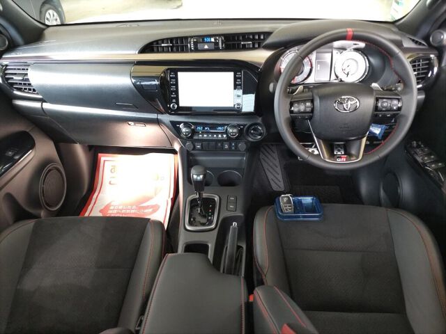 2024 Toyota Hilux Z GR Sport 4WD auction photo 3