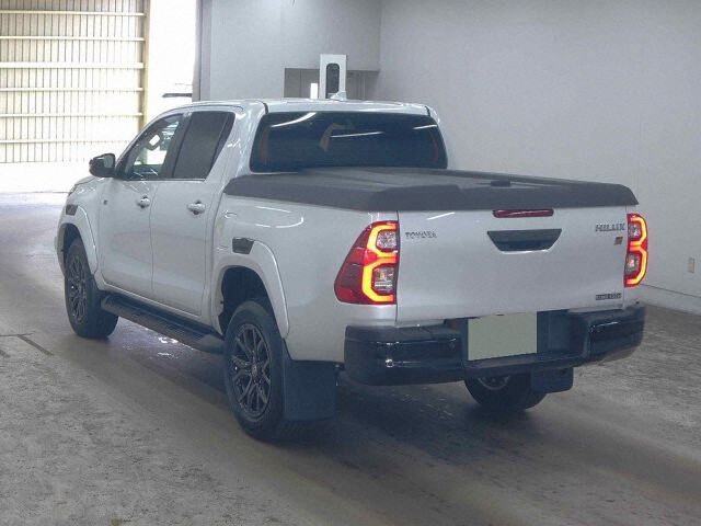 2024 Toyota Hilux Z GR Sport 4WD auction photo 2