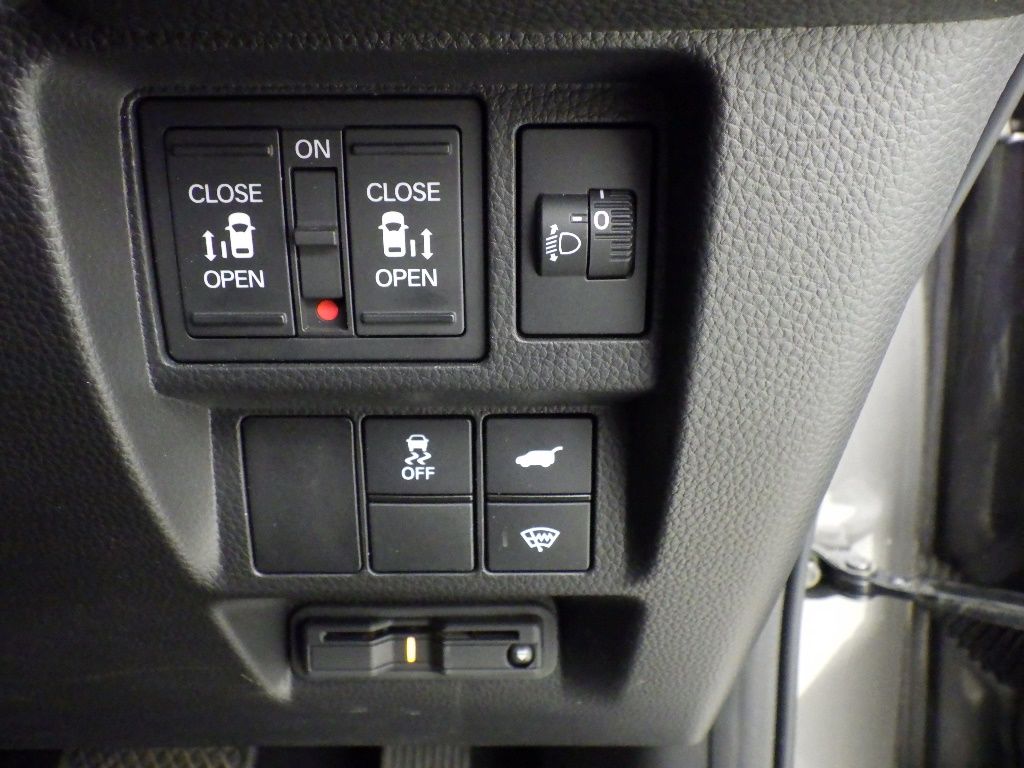 2023 Honda Stepwgn 4WD 8人 auction photo 10