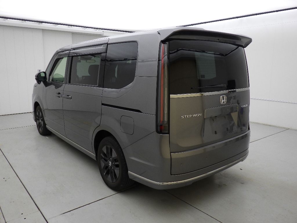 2023 Honda Stepwgn 4WD 8人 auction photo 5