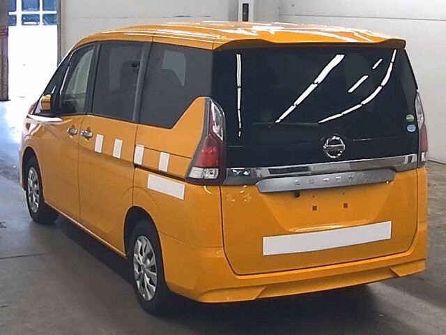 2017 Nissan Serena B 4WD auction photo 2