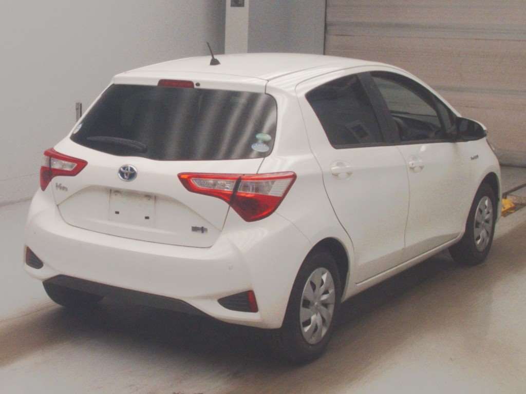 2019 Toyota Vitz Hybrid F auction photo 2
