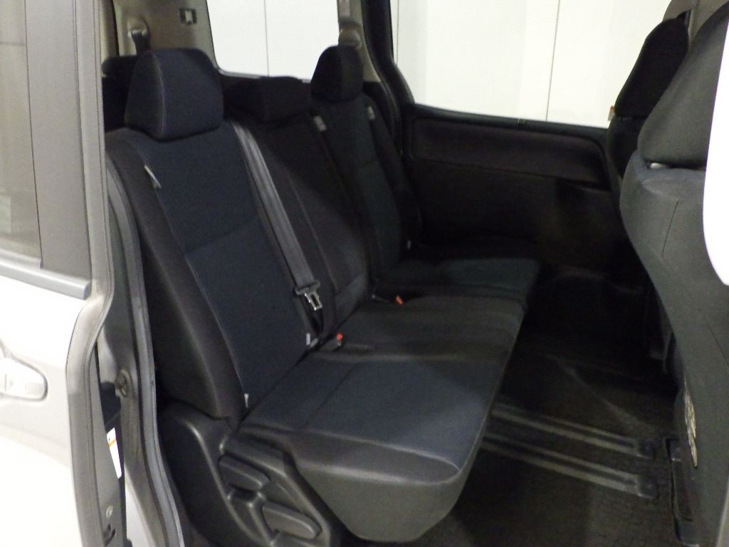 2015 Toyota Noah X Delight Plus (8 people) auction photo 7