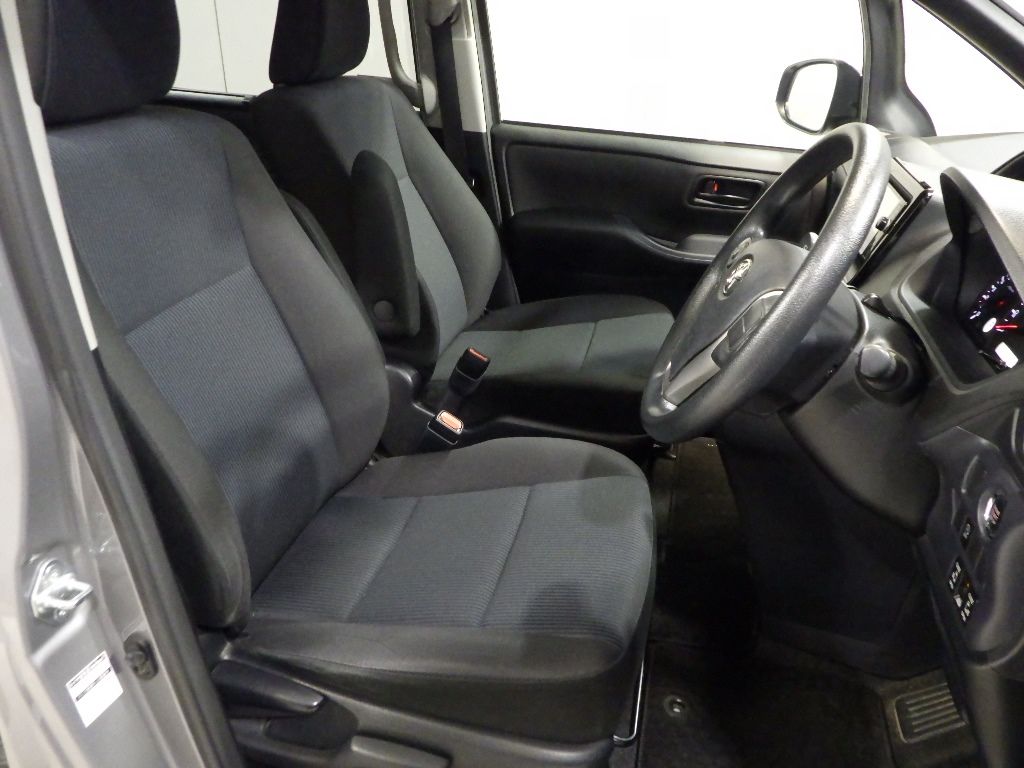 2015 Toyota Noah X Delight Plus (8 people) auction photo 6