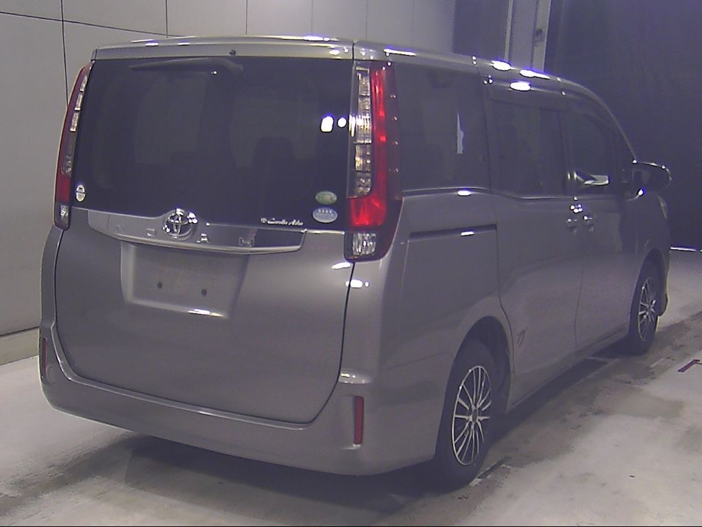 2015 Toyota Noah X Delight Plus (8 people) auction photo 2