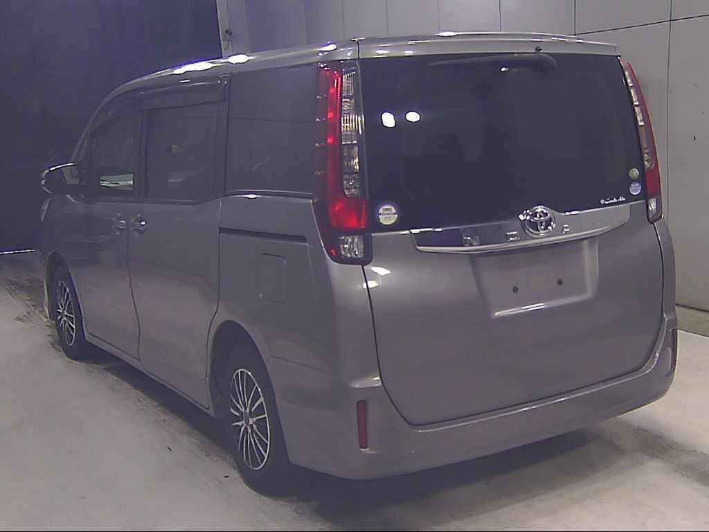2015 Toyota Noah X Delight Plus (8 people) auction photo 5