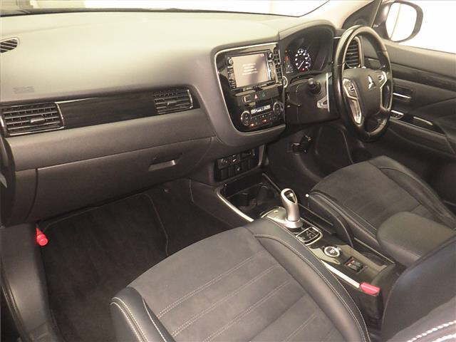 2016 Mitsubishi Outlander 4WD PHEV Gナビパッケージ auction photo 4