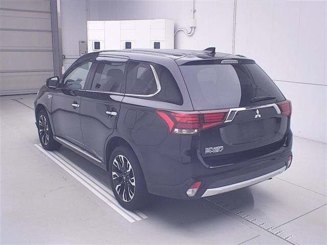 2016 Mitsubishi Outlander 4WD PHEV Gナビパッケージ auction photo 2