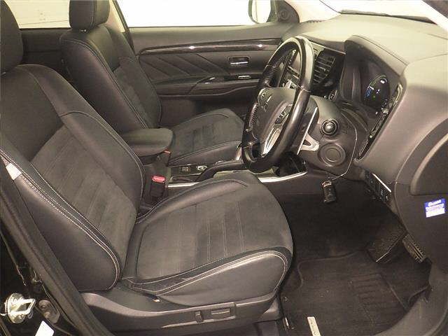 2016 Mitsubishi Outlander 4WD PHEV Gナビパッケージ auction photo 5