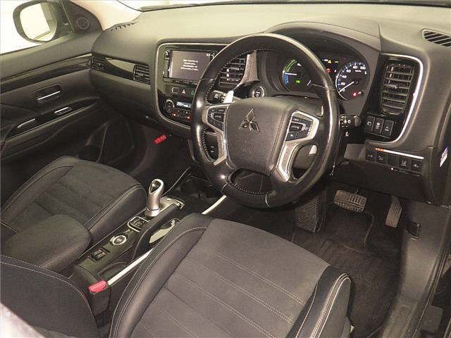 2016 Mitsubishi Outlander 4WD PHEV Gナビパッケージ auction photo 3