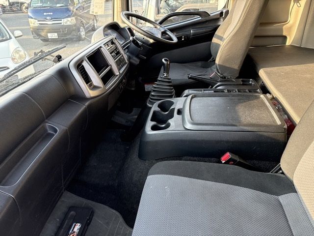 2017 Hino Ranger Aluminum Van PG. Wide auction photo 5