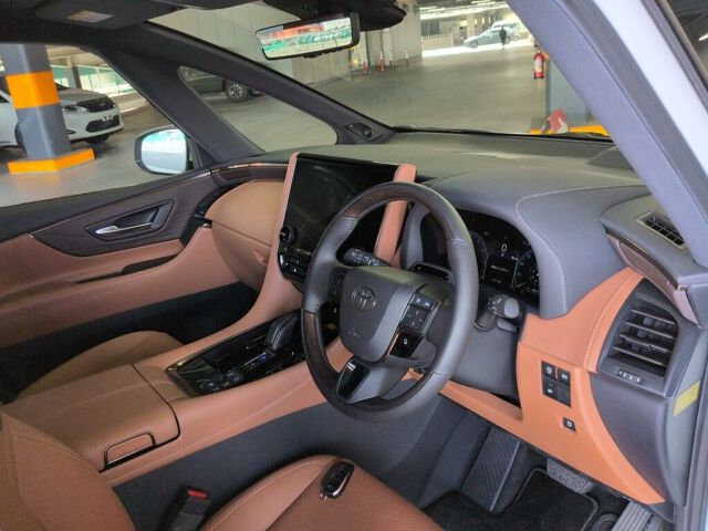 2025 Toyota Vellfire Z Premier auction photo 3