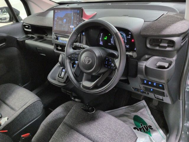 2025 Toyota Sienta ハイブリッドZ auction photo 3