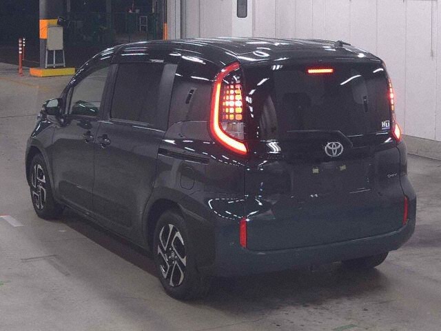 2025 Toyota Sienta ハイブリッドZ auction photo 2