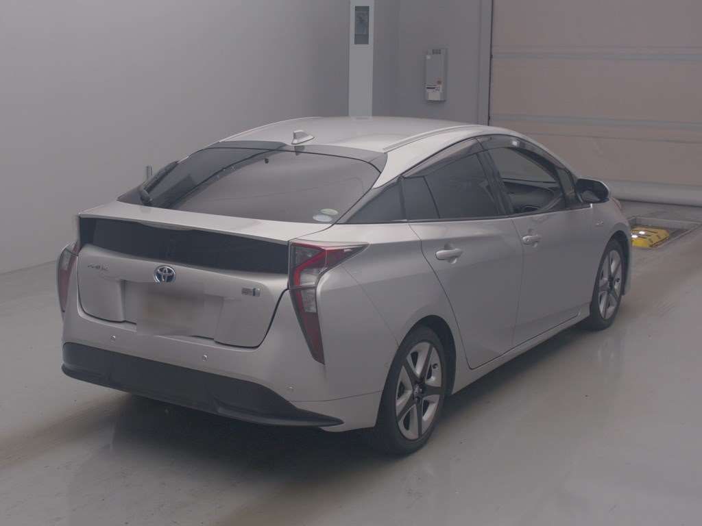 2016 Toyota Prius A Touring Selection auction photo 2