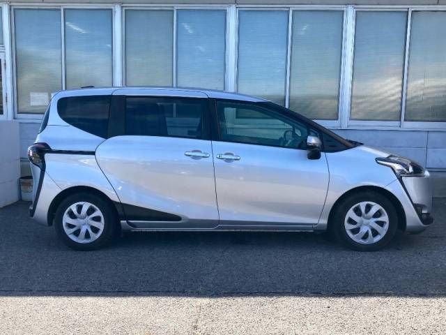 2015 Toyota Sienta G auction photo 2