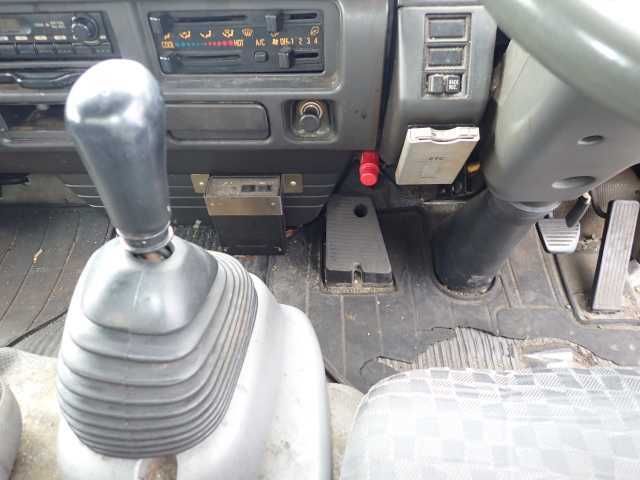 2005 Isuzu Elf 3.0t ボトルカー auction photo 9