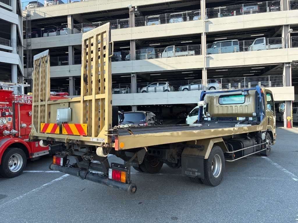 2011 Isuzu Elf セキサイシャ auction photo 2