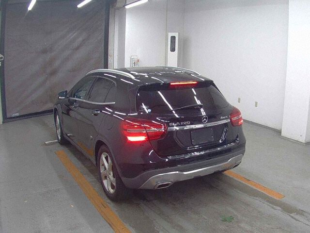 2017 Mercedes-Benz GLA-Class GLA220 4MATIC 4WD auction photo 2