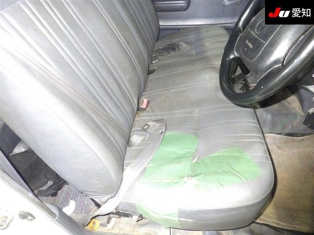 1998 Toyota Hilux DX auction photo 6