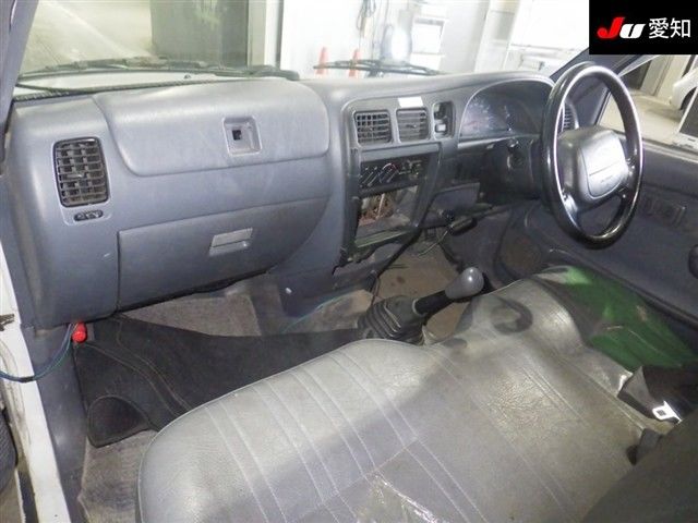 1998 Toyota Hilux DX auction photo 3