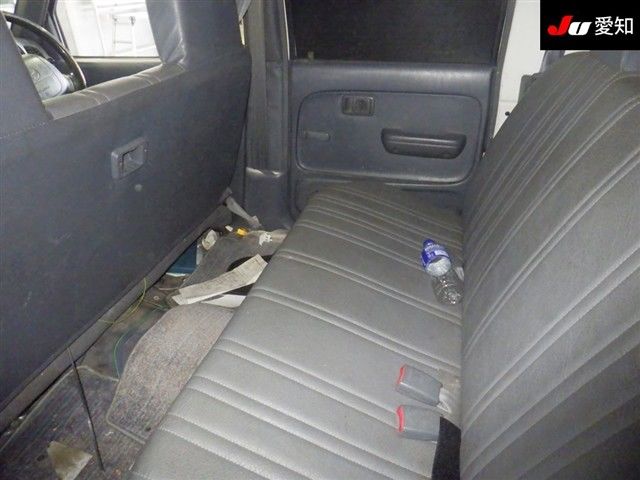 1998 Toyota Hilux DX auction photo 4