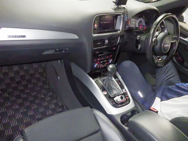 2014 Audi Q5 2.0TFSIクワトSライ 4WD auction photo 3