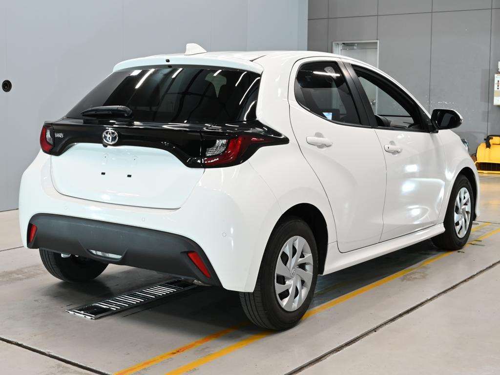 2022 Toyota Yaris X auction photo 2