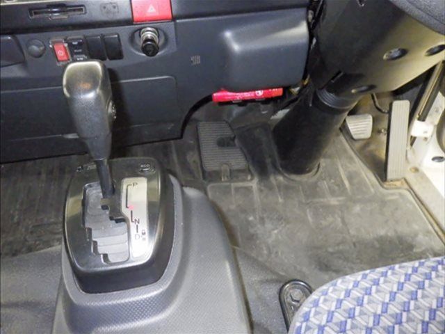 2021 Isuzu Elf Refrigerated and frozen trucks auction photo 8
