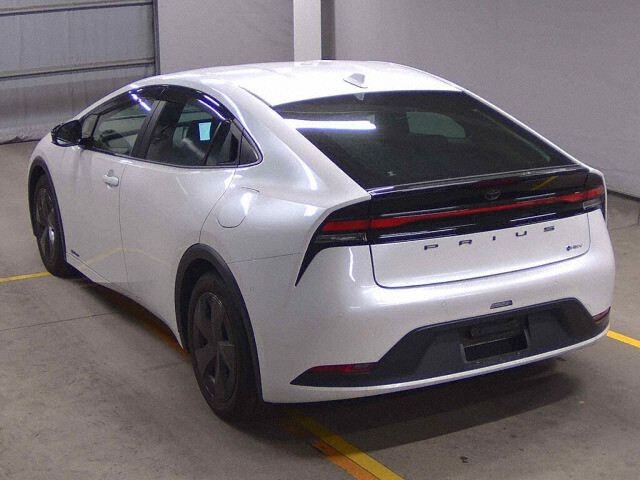 2023 Toyota Prius U 4WD auction photo 2
