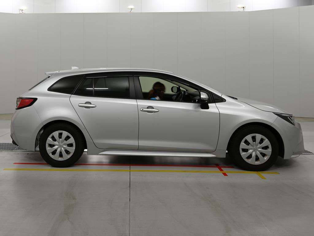 2022 Toyota Corolla Touring ハイブリッド G-X auction photo 3