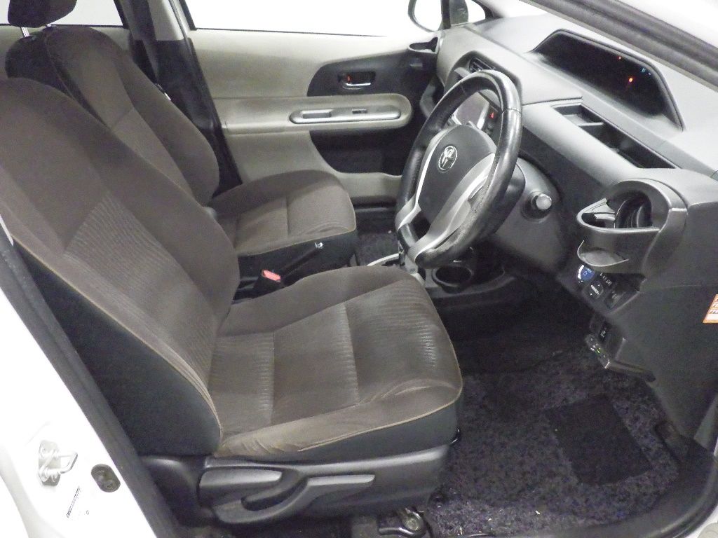 2013 Toyota Aqua G auction photo 6