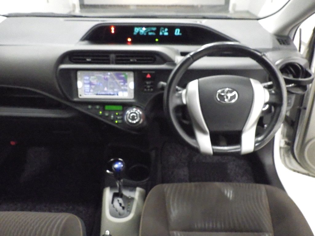 2013 Toyota Aqua G auction photo 3