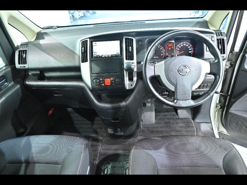 2010 Nissan Serena ハイウェイスターVセレクション auction photo 3
