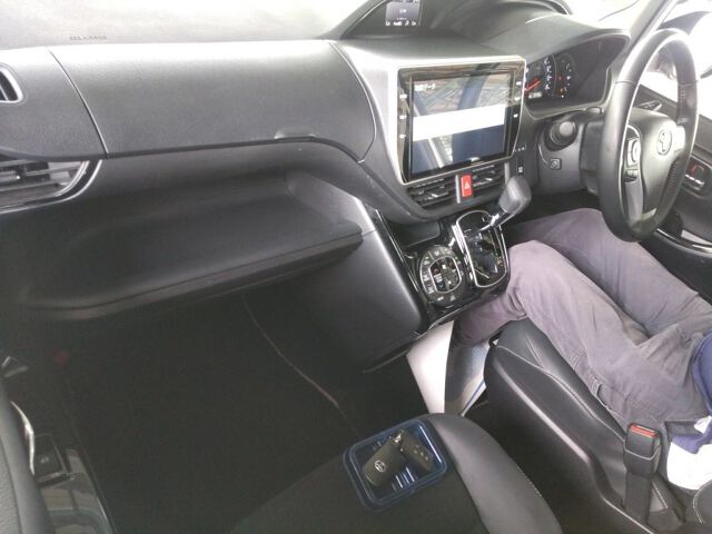 2019 Toyota Noah SI WXB 2 auction photo 3