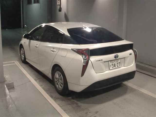 2015 Toyota Prius S auction photo 2