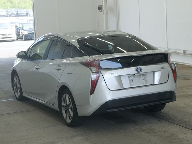 2016 Toyota Prius S auction photo 2