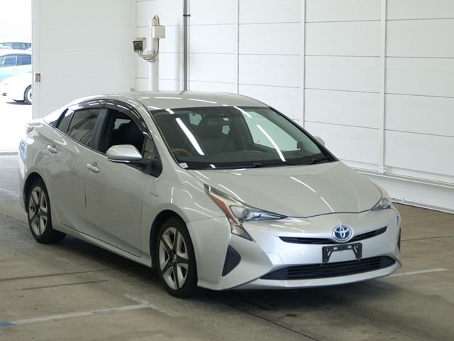Japan Auction Vehicles 8 2016 Toyota Prius S auction photo