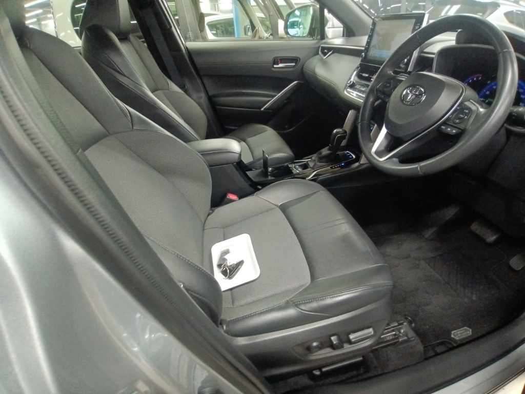 2021 Toyota Corolla Cross ハイブリッド Z 4WD auction photo 10
