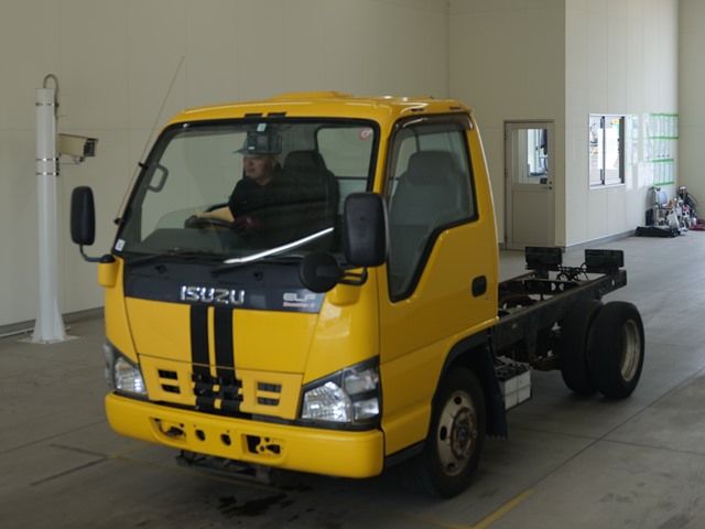 2005 Isuzu Elf Chassis 4WD Japan auction vehicle