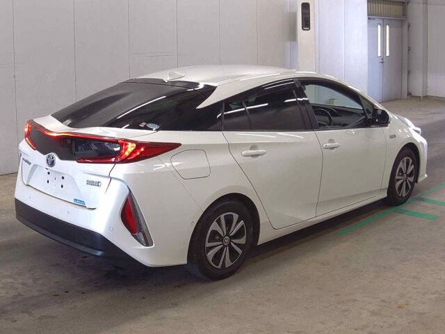 2018 Toyota Prius PHEV Aユーティリティプラス auction photo 5
