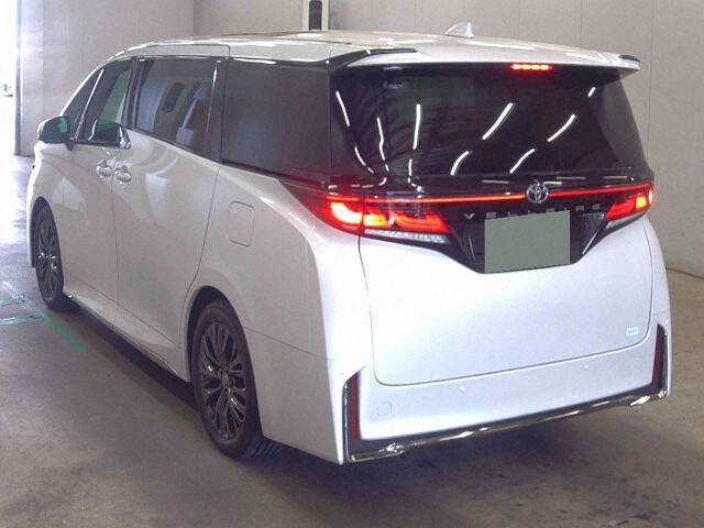2025 Toyota Vellfire Z Premier auction photo 2