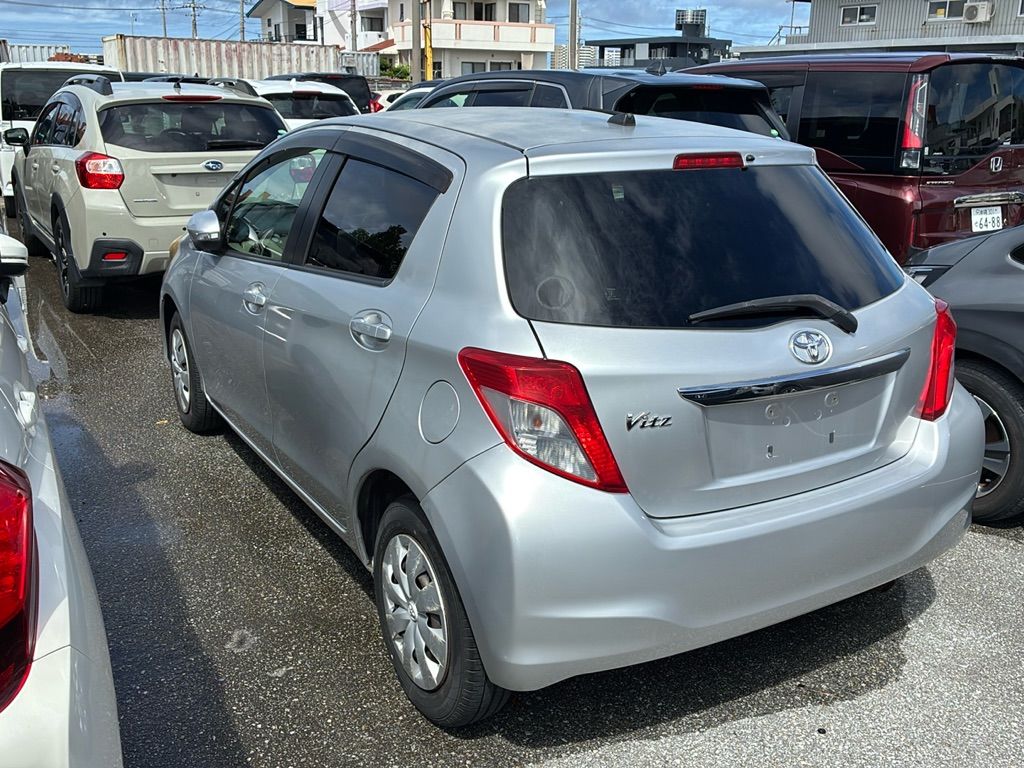 2012 Toyota ヴィッツ 5HB F auction photo 5