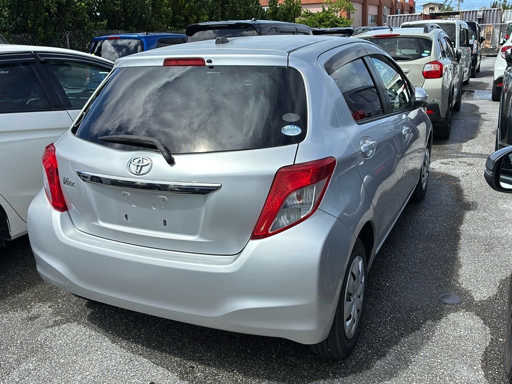 2012 Toyota ヴィッツ 5HB F auction photo 2