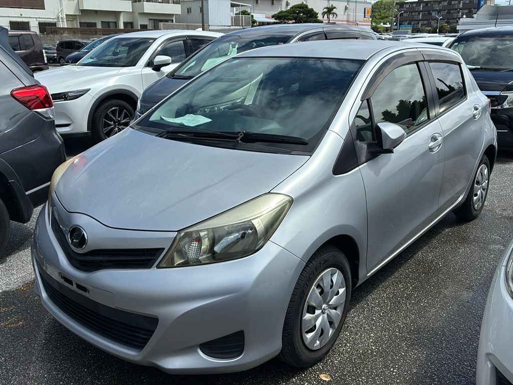 2012 Toyota ヴィッツ 5HB F auction photo 4