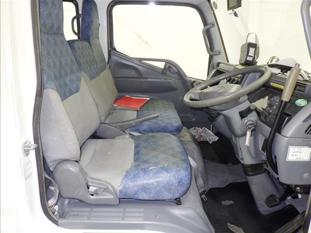 2002 Mitsubishi Fuso Canter Double cab auction photo 5