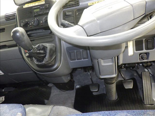 2002 Mitsubishi Fuso Canter Double cab auction photo 7