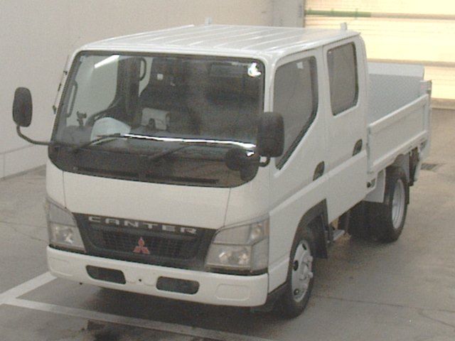 2002 Mitsubishi Fuso Canter Double cab Japan auction vehicle
