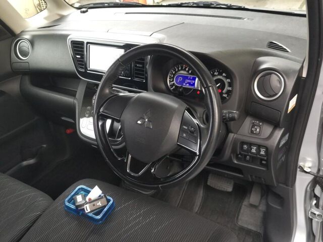 2017 Mitsubishi eK Space カスタムTセフティパッケ auction photo 3
