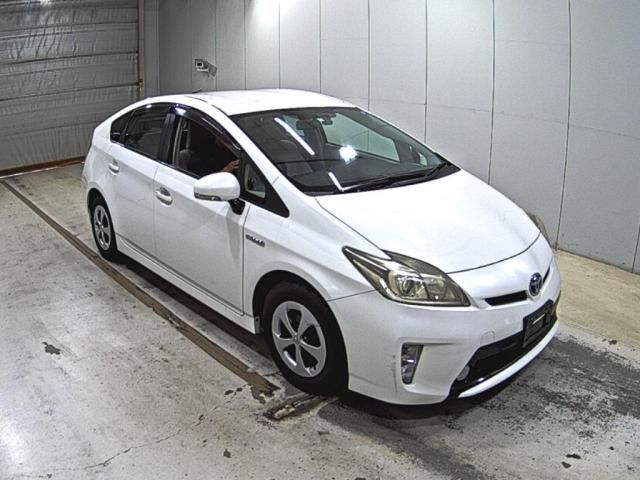 2014 Toyota Prius S Japan auction vehicle